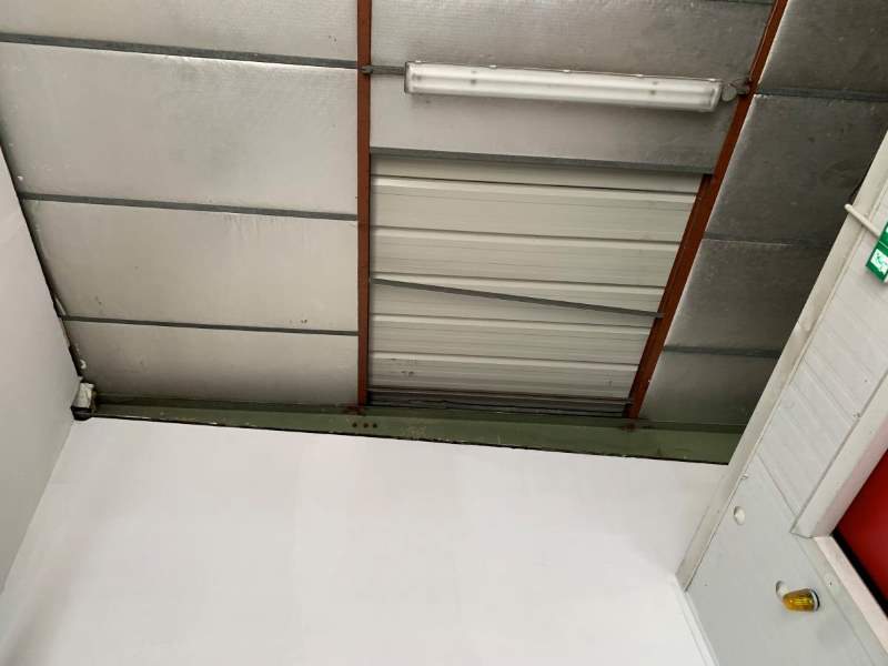 Projection de mousse polyuréthane pour l’isolation des toitures au marché international de Saint-Charles (66)