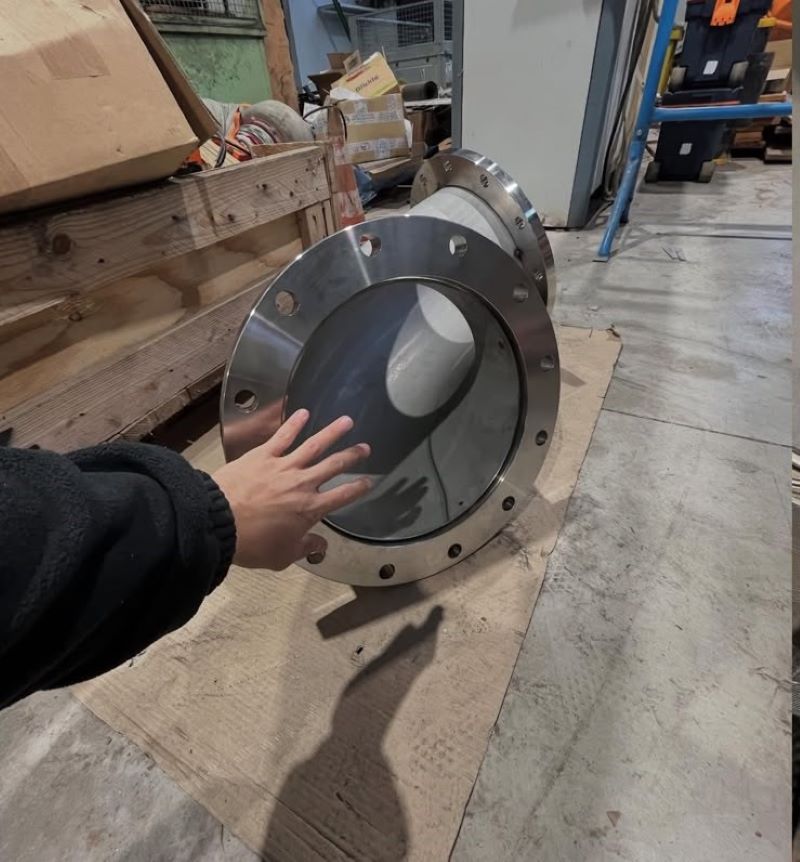 Vue générale d’un assemblage tube-bride en acier carbone de 15 mm soudé au procédé TIG 141